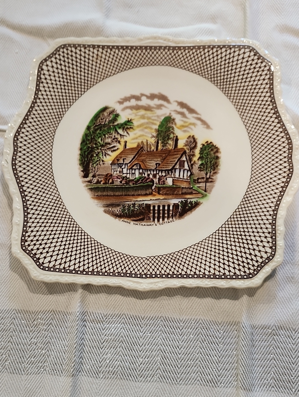 VINTAGEDecorative White and Brown Cottage Plate - Anne Hathaway's Cottage Design